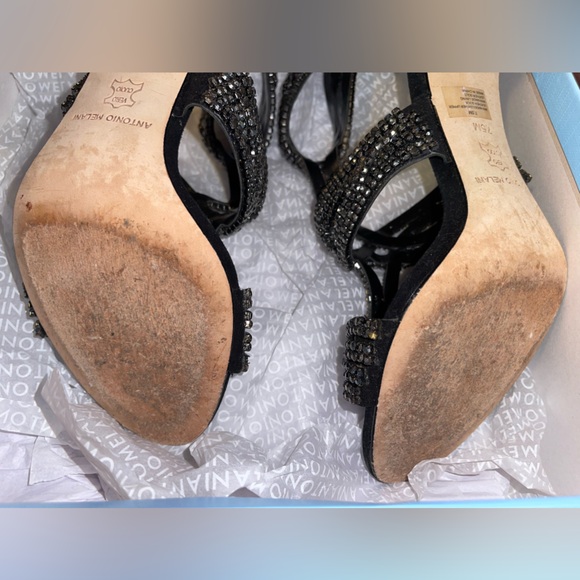 Black heels - Picture 6 of 9